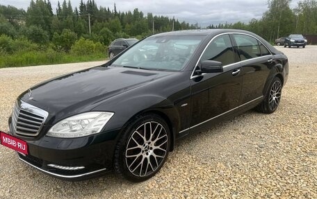 Mercedes-Benz S-Класс, 2011 год, 2 100 000 рублей, 1 фотография