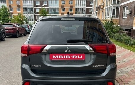 Mitsubishi Outlander III рестайлинг 3, 2018 год, 2 150 000 рублей, 4 фотография