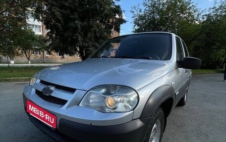 Chevrolet Niva I рестайлинг, 2011 год, 409 000 рублей, 3 фотография