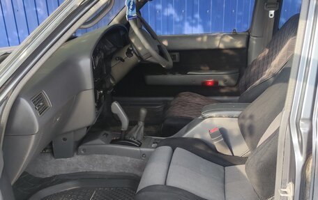 Toyota Hilux Surf III рестайлинг, 1992 год, 450 000 рублей, 16 фотография