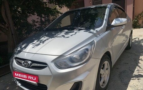 Hyundai Solaris II рестайлинг, 2013 год, 730 000 рублей, 2 фотография