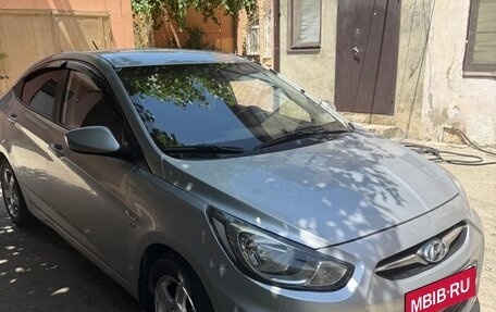 Hyundai Solaris II рестайлинг, 2013 год, 730 000 рублей, 3 фотография