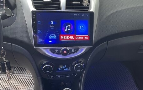 Hyundai Solaris II рестайлинг, 2015 год, 850 000 рублей, 4 фотография