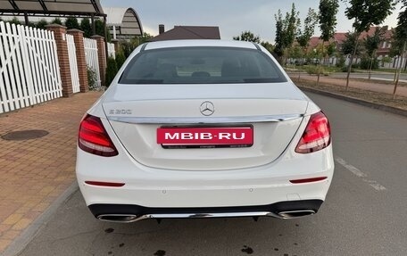 Mercedes-Benz E-Класс, 2018 год, 3 550 000 рублей, 5 фотография