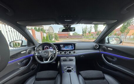 Mercedes-Benz E-Класс, 2018 год, 3 550 000 рублей, 23 фотография