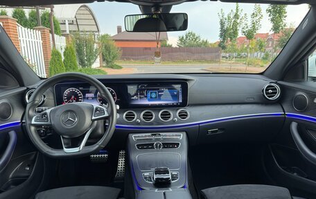Mercedes-Benz E-Класс, 2018 год, 3 550 000 рублей, 24 фотография