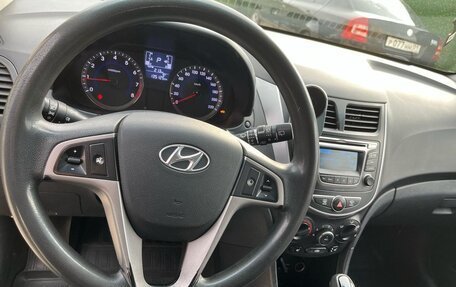 Hyundai Solaris II рестайлинг, 2015 год, 950 000 рублей, 13 фотография