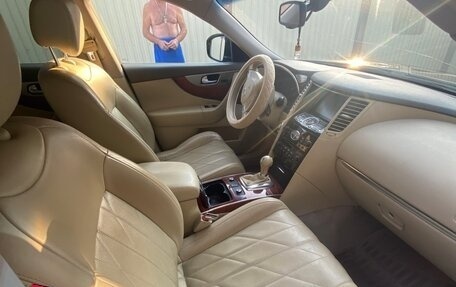 Infiniti QX70, 2014 год, 2 100 000 рублей, 10 фотография