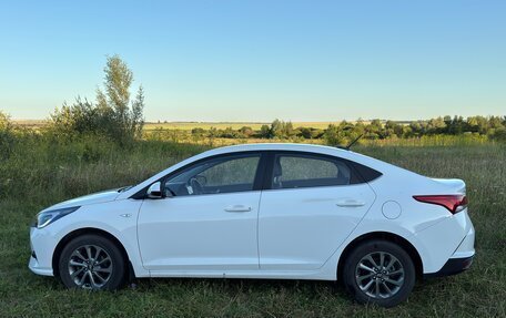 Hyundai Solaris II рестайлинг, 2021 год, 1 590 000 рублей, 6 фотография