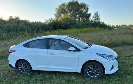 Hyundai Solaris II рестайлинг, 2021 год, 1 590 000 рублей, 5 фотография