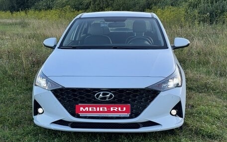 Hyundai Solaris II рестайлинг, 2021 год, 1 590 000 рублей, 3 фотография