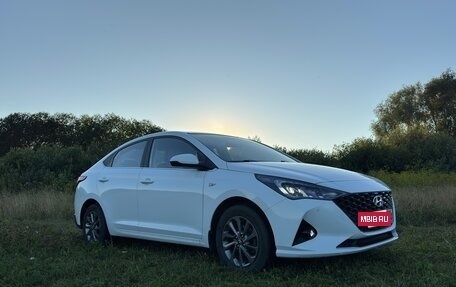 Hyundai Solaris II рестайлинг, 2021 год, 1 590 000 рублей, 4 фотография