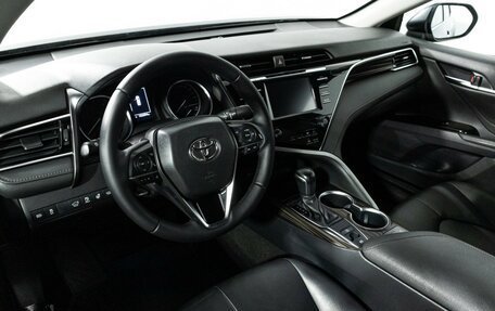 Toyota Camry, 2019 год, 2 450 000 рублей, 11 фотография