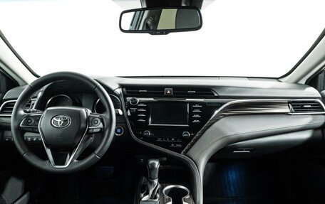 Toyota Camry, 2019 год, 2 450 000 рублей, 13 фотография