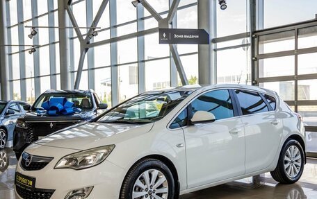 Opel Astra J, 2011 год, 798 000 рублей, 3 фотография