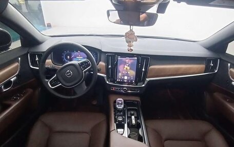 Volvo S90 II рестайлинг, 2024 год, 4 150 000 рублей, 7 фотография