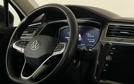 Volkswagen Tiguan II, 2021 год, 2 397 000 рублей, 14 фотография
