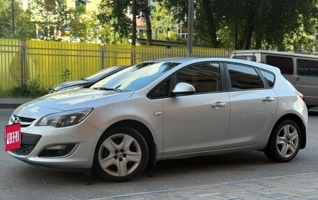 Opel Astra J, 2013 год, 690 000 рублей, 2 фотография