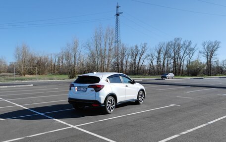 Honda Vezel, 2019 год, 2 100 000 рублей, 4 фотография