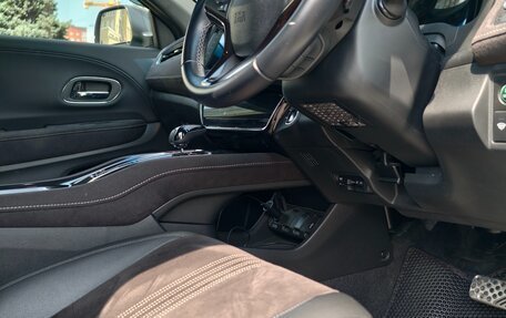 Honda Vezel, 2019 год, 2 100 000 рублей, 39 фотография