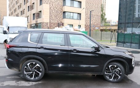 Mitsubishi Outlander, 2022 год, 3 600 000 рублей, 5 фотография
