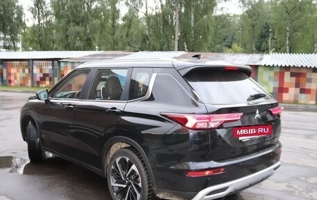 Mitsubishi Outlander, 2022 год, 3 600 000 рублей, 15 фотография