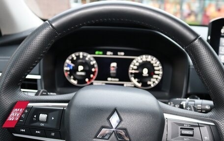Mitsubishi Outlander, 2022 год, 3 600 000 рублей, 8 фотография