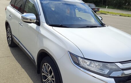 Mitsubishi Outlander III рестайлинг 3, 2016 год, 1 850 000 рублей, 9 фотография