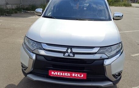 Mitsubishi Outlander III рестайлинг 3, 2016 год, 1 850 000 рублей, 11 фотография