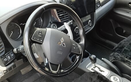 Mitsubishi Outlander III рестайлинг 3, 2016 год, 1 850 000 рублей, 12 фотография