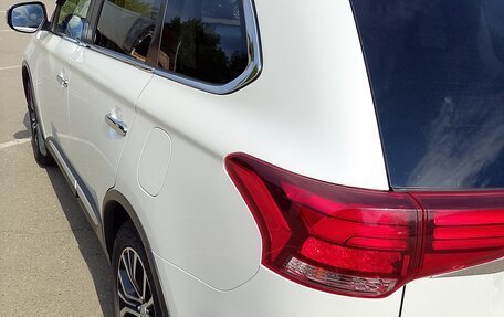 Mitsubishi Outlander III рестайлинг 3, 2016 год, 1 850 000 рублей, 18 фотография