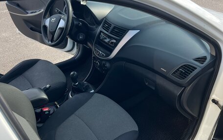 Hyundai Solaris II рестайлинг, 2013 год, 630 000 рублей, 10 фотография
