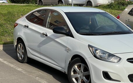 Hyundai Solaris II рестайлинг, 2013 год, 630 000 рублей, 3 фотография