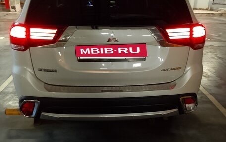 Mitsubishi Outlander III рестайлинг 3, 2016 год, 1 850 000 рублей, 23 фотография