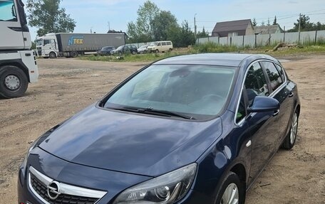 Opel Astra J, 2011 год, 560 000 рублей, 2 фотография