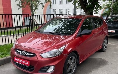 Hyundai Solaris II рестайлинг, 2011 год, 650 000 рублей, 1 фотография