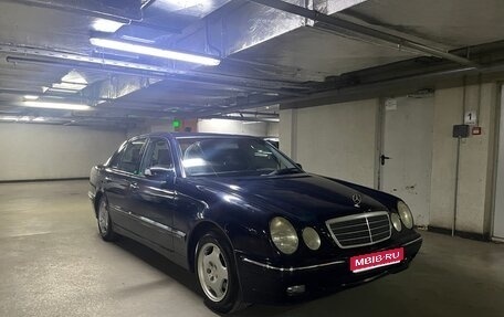Mercedes-Benz E-Класс, 2000 год, 750 000 рублей, 1 фотография