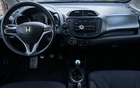 Honda Fit III, 2012 год, 750 000 рублей, 22 фотография