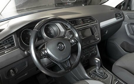 Volkswagen Tiguan II, 2017 год, 2 179 400 рублей, 3 фотография