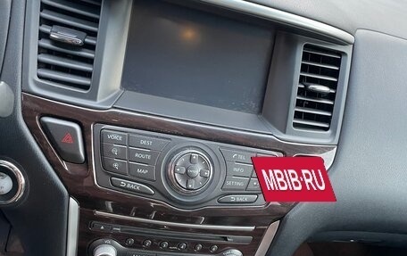 Nissan Pathfinder, 2015 год, 1 900 000 рублей, 11 фотография