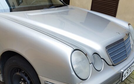 Mercedes-Benz E-Класс, 2001 год, 1 000 000 рублей, 2 фотография