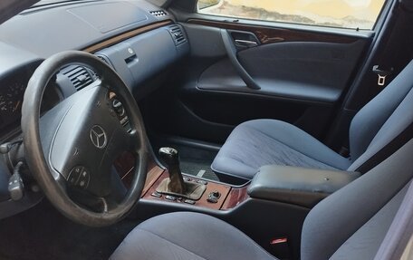 Mercedes-Benz E-Класс, 2001 год, 1 000 000 рублей, 9 фотография