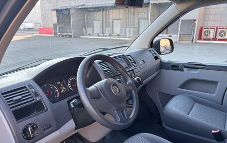 Volkswagen Caravelle T5, 2012 год, 2 400 000 рублей, 16 фотография