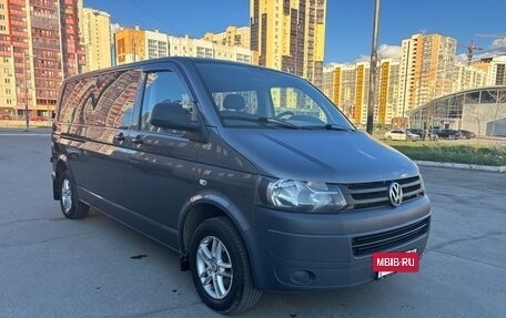 Volkswagen Caravelle T5, 2012 год, 2 400 000 рублей, 2 фотография
