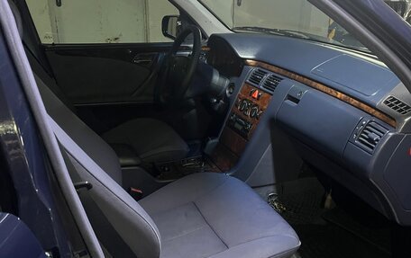 Mercedes-Benz E-Класс, 2000 год, 750 000 рублей, 8 фотография