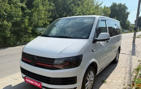 Volkswagen Caravelle T6 рестайлинг, 2015 год, 2 390 000 рублей, 1 фотография