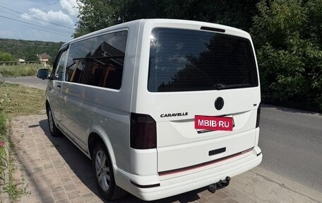 Volkswagen Caravelle T6 рестайлинг, 2015 год, 2 390 000 рублей, 2 фотография