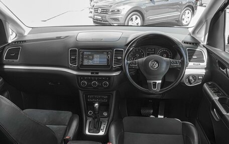 Volkswagen Sharan II, 2013 год, 1 399 000 рублей, 6 фотография