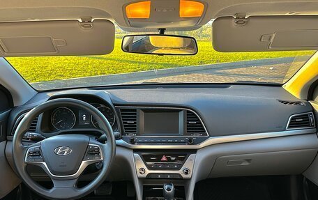 Hyundai Elantra VI рестайлинг, 2018 год, 920 000 рублей, 8 фотография