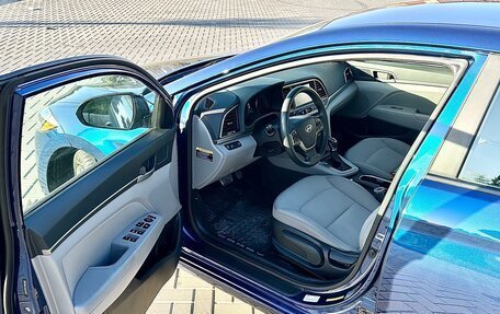Hyundai Elantra VI рестайлинг, 2018 год, 920 000 рублей, 10 фотография